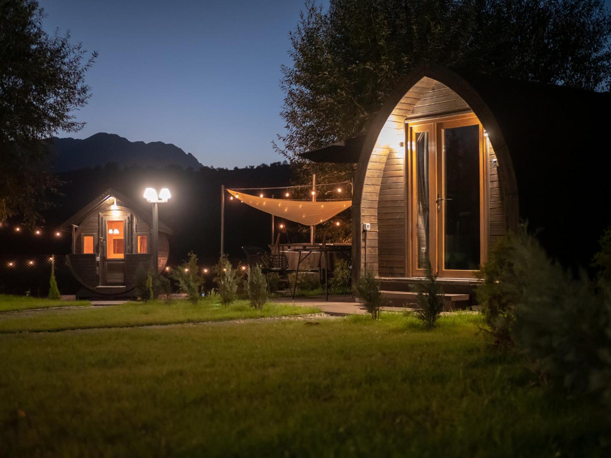 Glamp In Style Pods Resort Bran  Ngoại thất bức ảnh