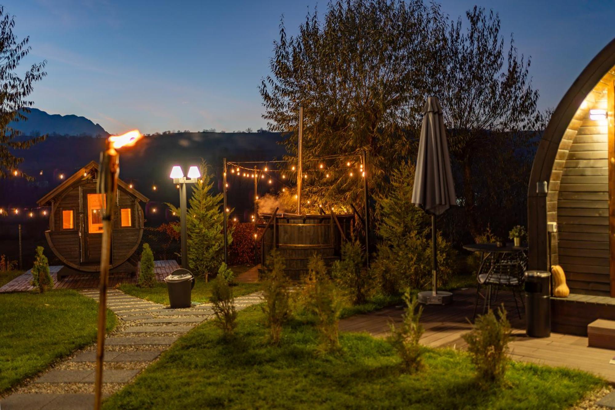 Glamp In Style Pods Resort Bran  Ngoại thất bức ảnh