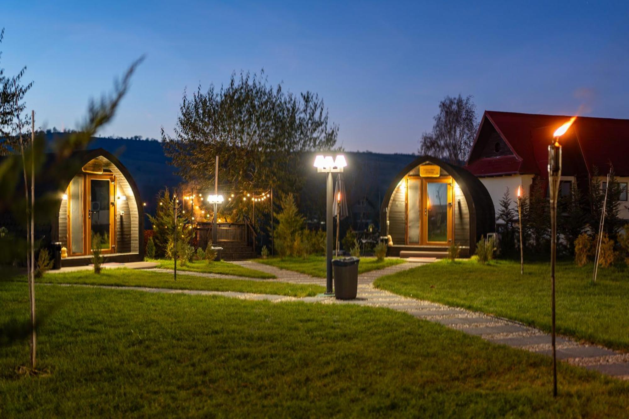 Glamp In Style Pods Resort Bran  Ngoại thất bức ảnh