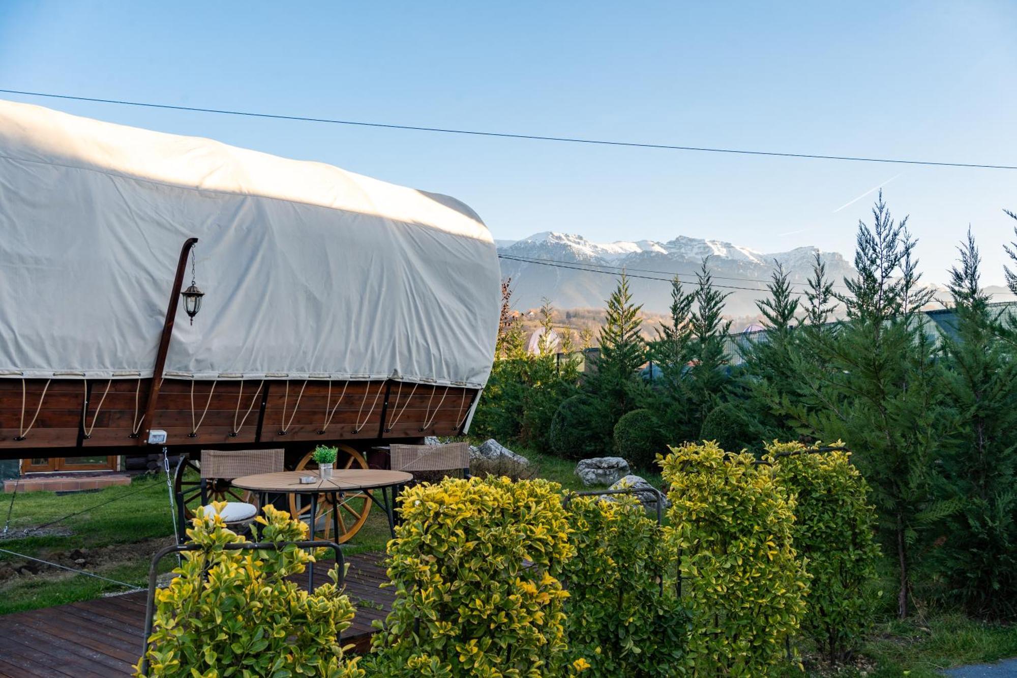 Glamp In Style Pods Resort Bran  Ngoại thất bức ảnh