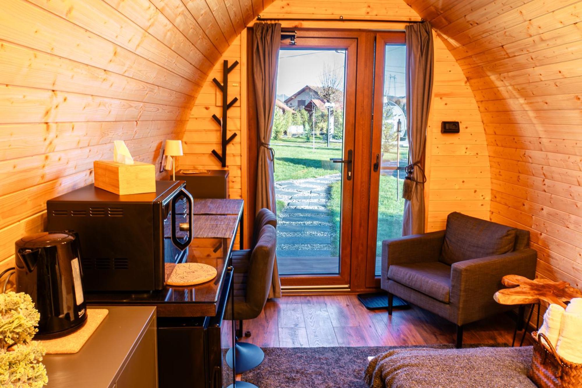 Glamp In Style Pods Resort Bran  Ngoại thất bức ảnh