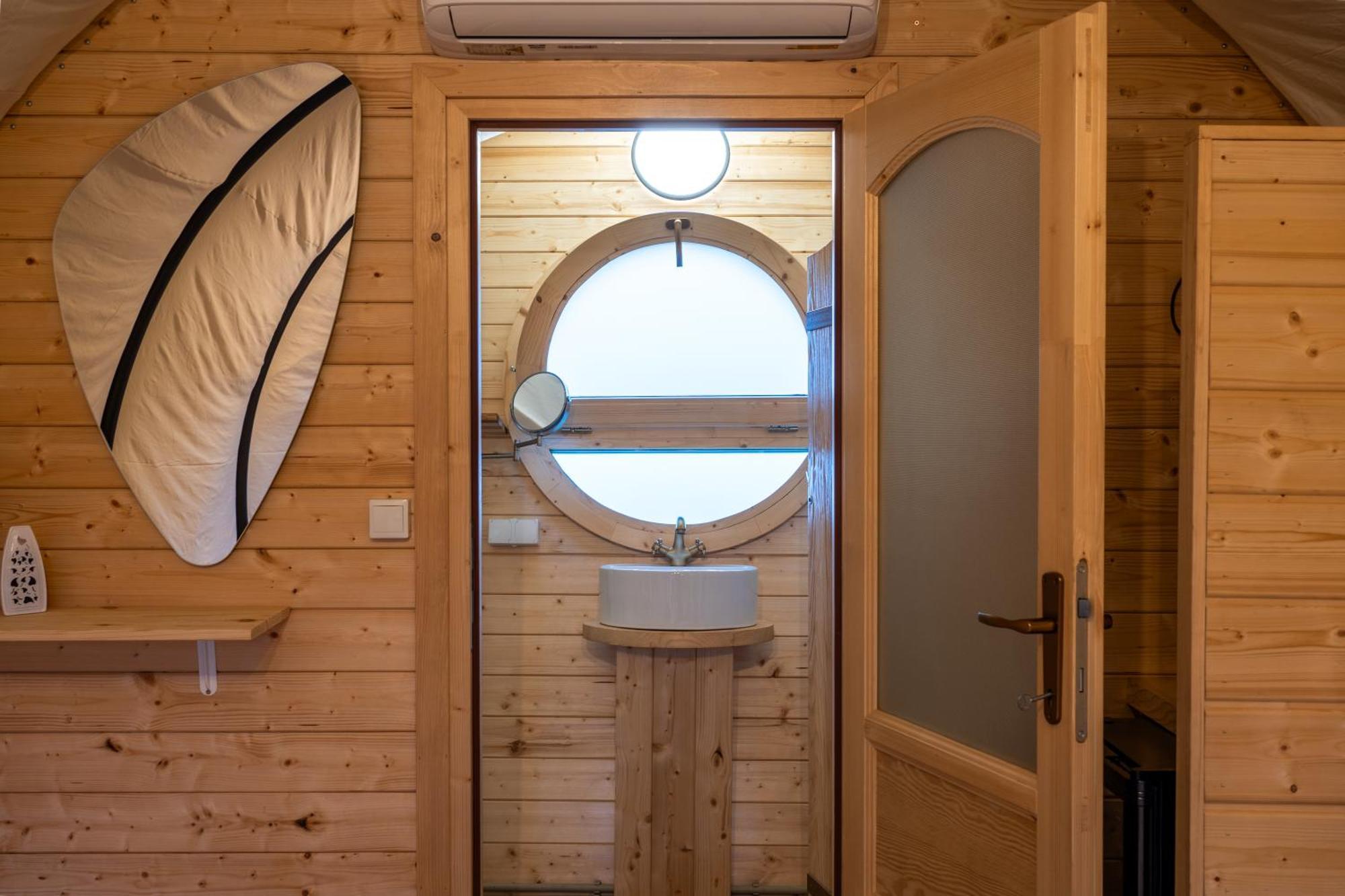 Glamp In Style Pods Resort Bran  Ngoại thất bức ảnh